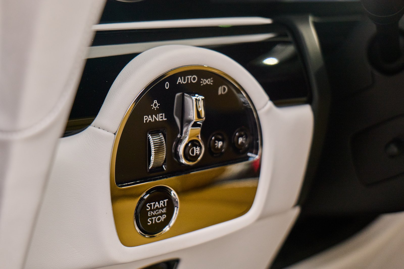 Rolls Royce Spectre — photo 9